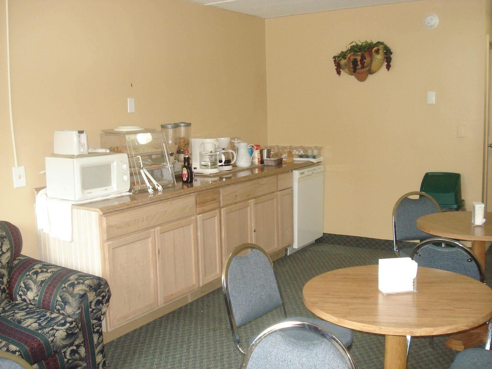 Budget Inn Bath Exterior photo
